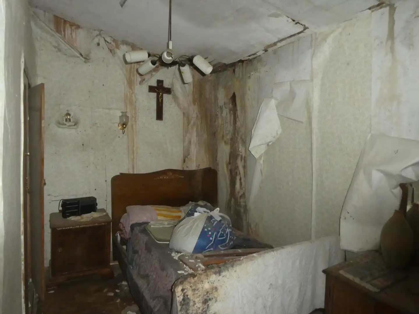 Dormitori de Casa adosada en venda en Santa María del Campo amb Moblat