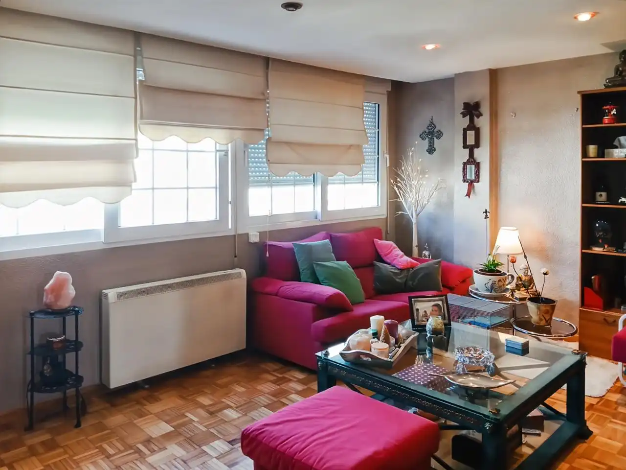 Sala de estar de Dúplex en venta en Rivas-Vaciamadrid con Aire acondicionado, Calefacción y Parquet