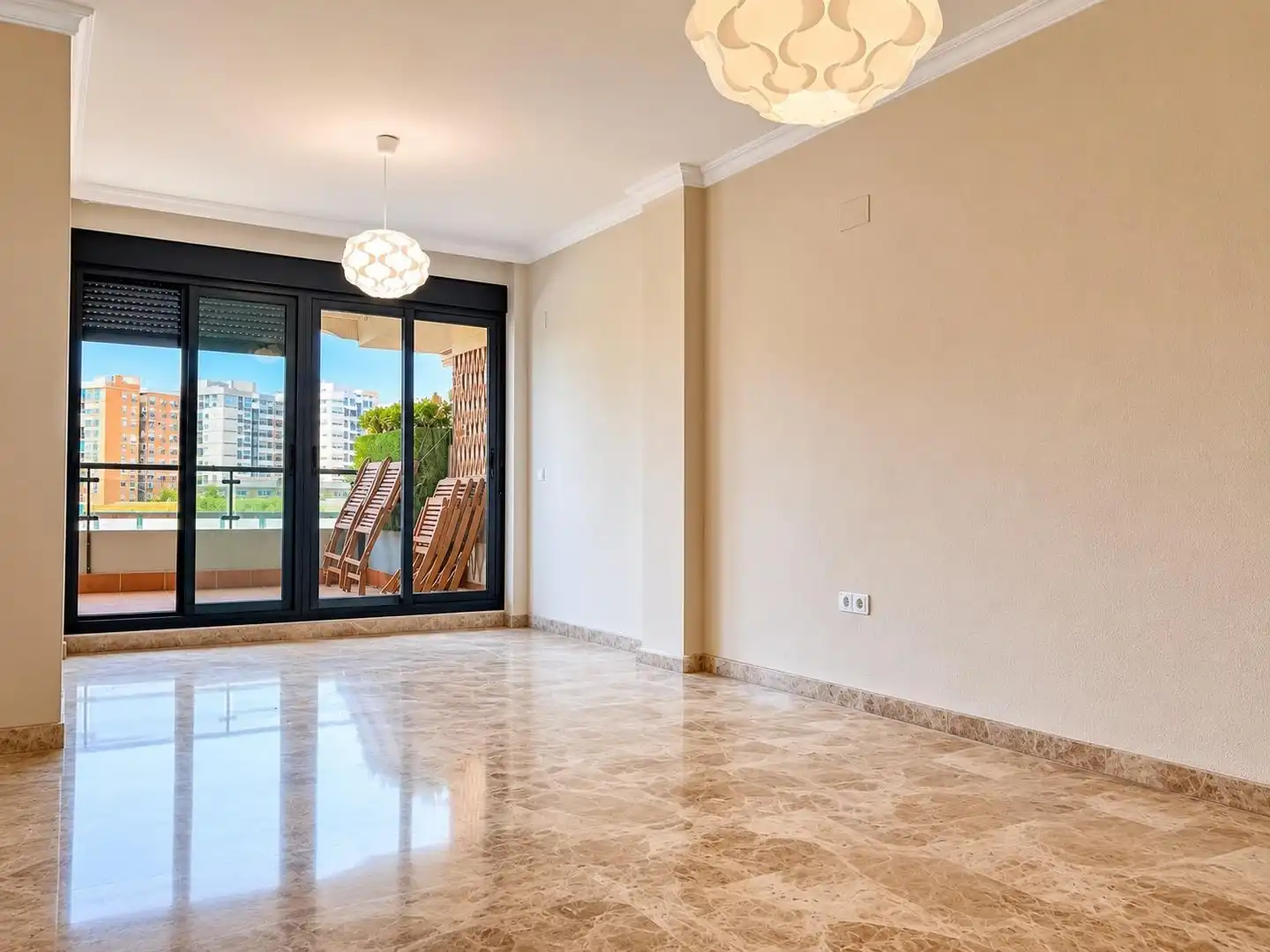 Piso en venta en Málaga con Terraza, Trastero y Piscina comunitaria