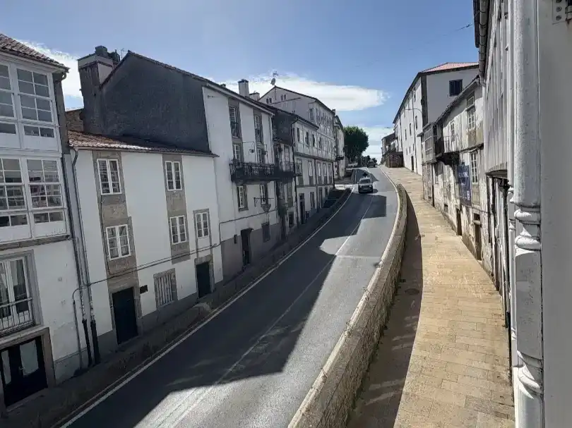 Vista exterior de Piso en venta en Santiago de Compostela 
