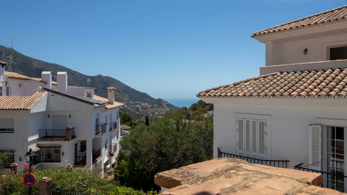 Vista exterior de Casa adosada en venda en Mijas amb Aire condicionat, Terrassa i Traster
