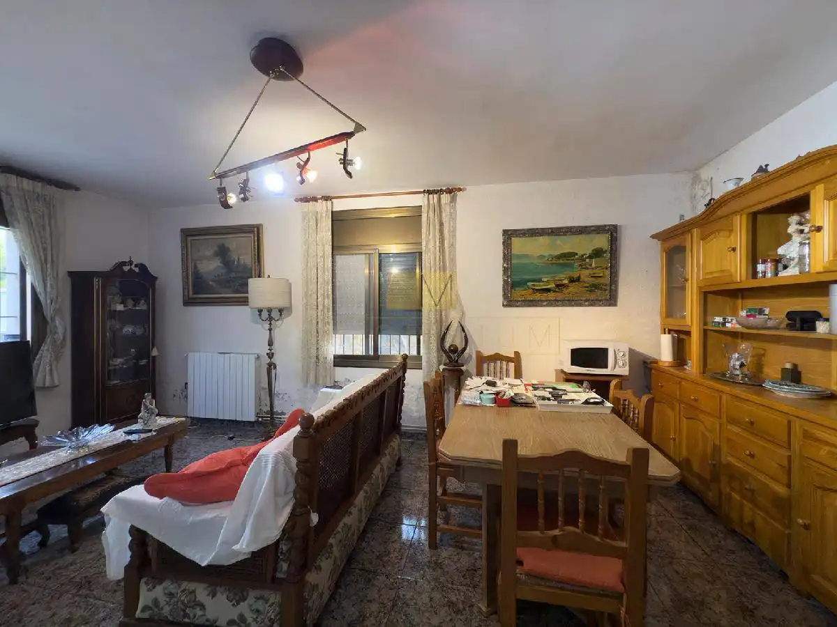 Sala d'estar de Casa o xalet en venda en Vilanova i la Geltrú amb Calefacció, Jardí privat i Terrassa