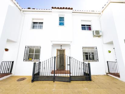 Vista exterior de Casa adosada en venda en Cortes y Graena amb Calefacció