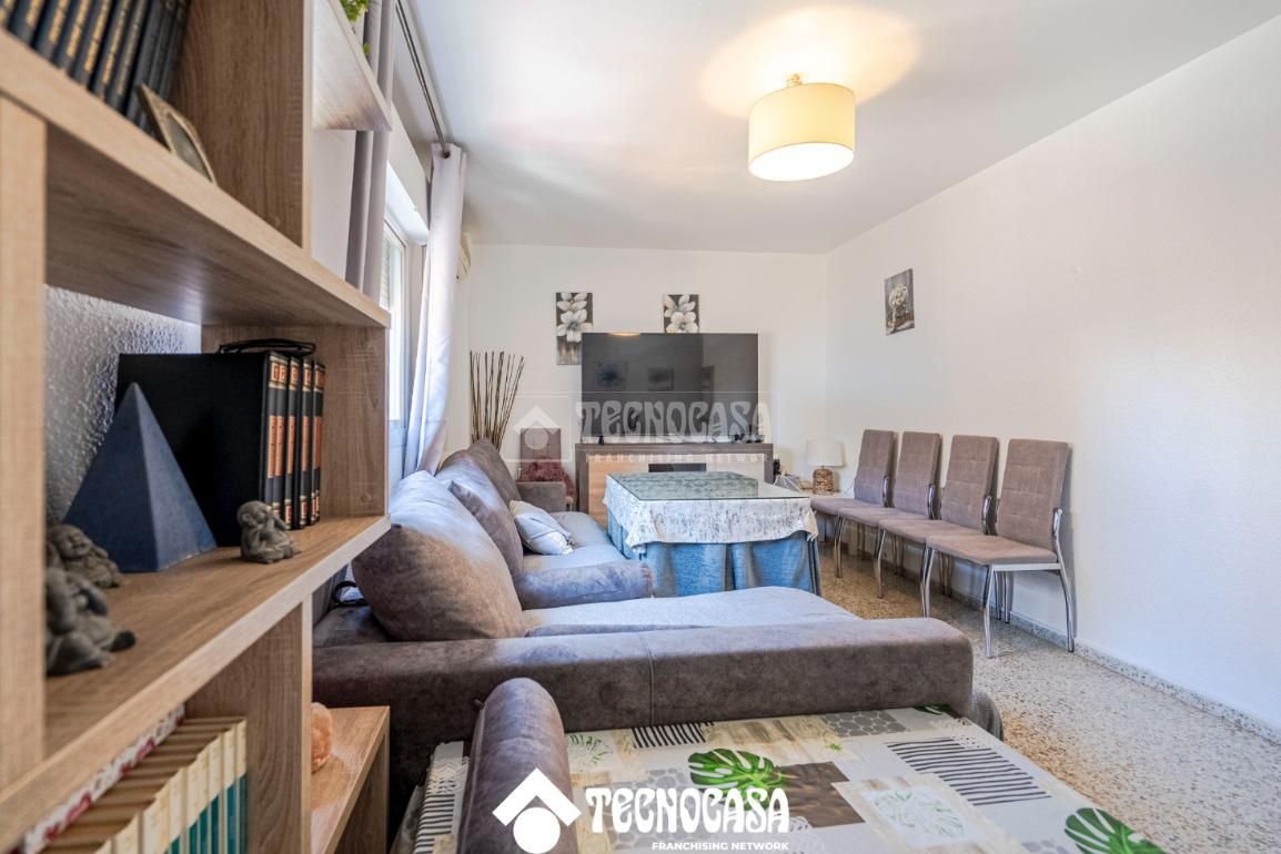 Living room of Flat for sale in  Granada Capital