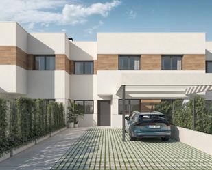 Exterior view of House or chalet for sale in Valladolid Capital  with Air Conditioner, Private garden and Terrace