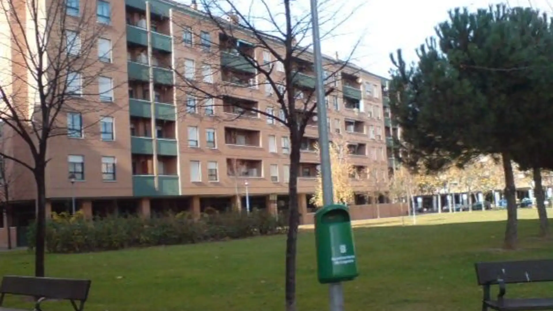 Vista exterior de Local en venta en  Logroño