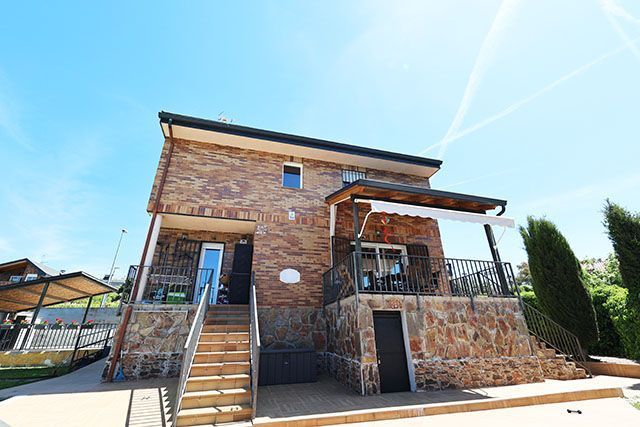 Vista exterior de Casa o xalet en venda en Colmenarejo amb Calefacció, Jardí privat i Terrassa