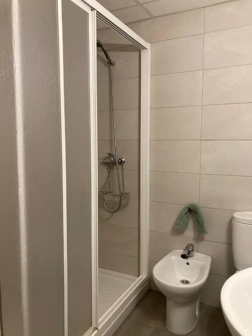 Bathroom of Apartments for rent in Sevilla  with Air Conditioner, Heating and Furnished