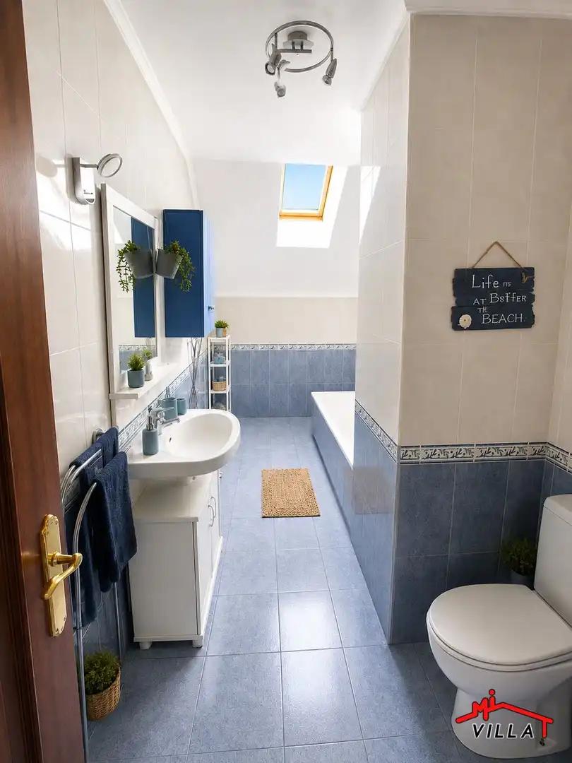 Badezimmer von Dachboden zum Verkauf in Bárcena de Cicero mit Heizung, Terrasse und Abstellraum