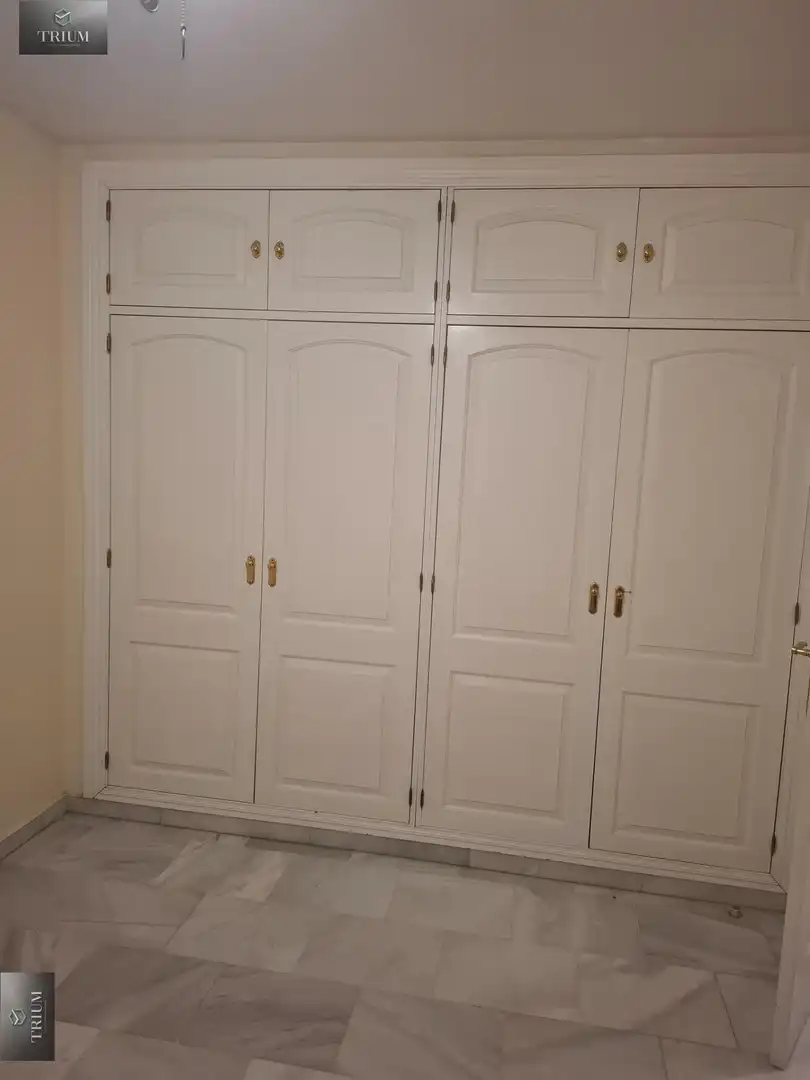 Schlafzimmer von Wohnungen zur Miete in Granada mit Klimaanlage, Heizung und Möbliert