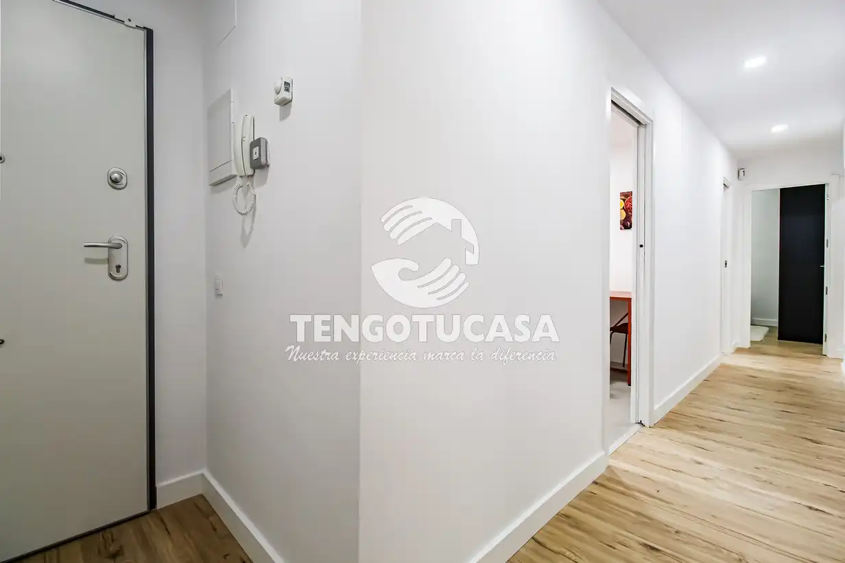 Flat for sale in Madrid  with Air Conditioner, Heating and Furnished