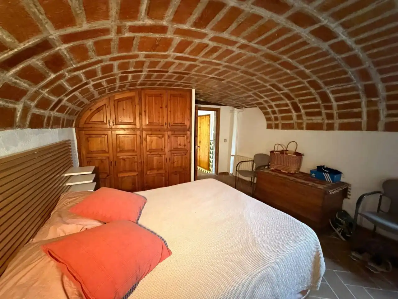Dormitori de Finca rústica en venda en La Tallada d'Empordà amb Aire condicionat, Calefacció i Jardí privat