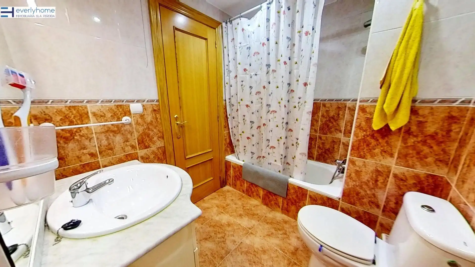 Baño de Piso para compartir en Burjassot con Aire acondicionado, Amueblado y Balcón