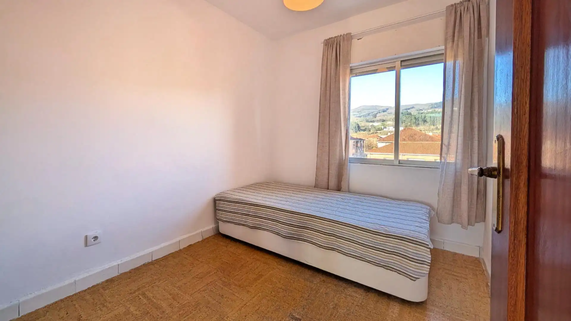 Habitación de Piso en venta en Los Corrales de Buelna  con Parquet