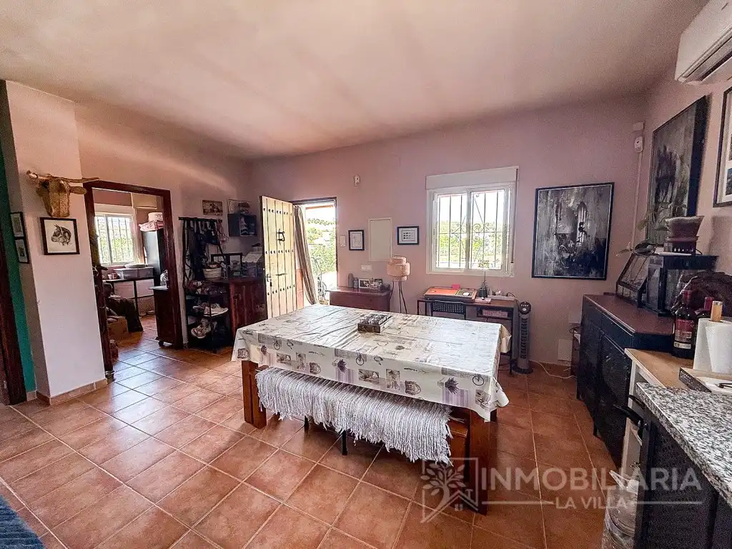 Casa rústica amb piscina en venda a Barrio Llanos Los, imagen 4