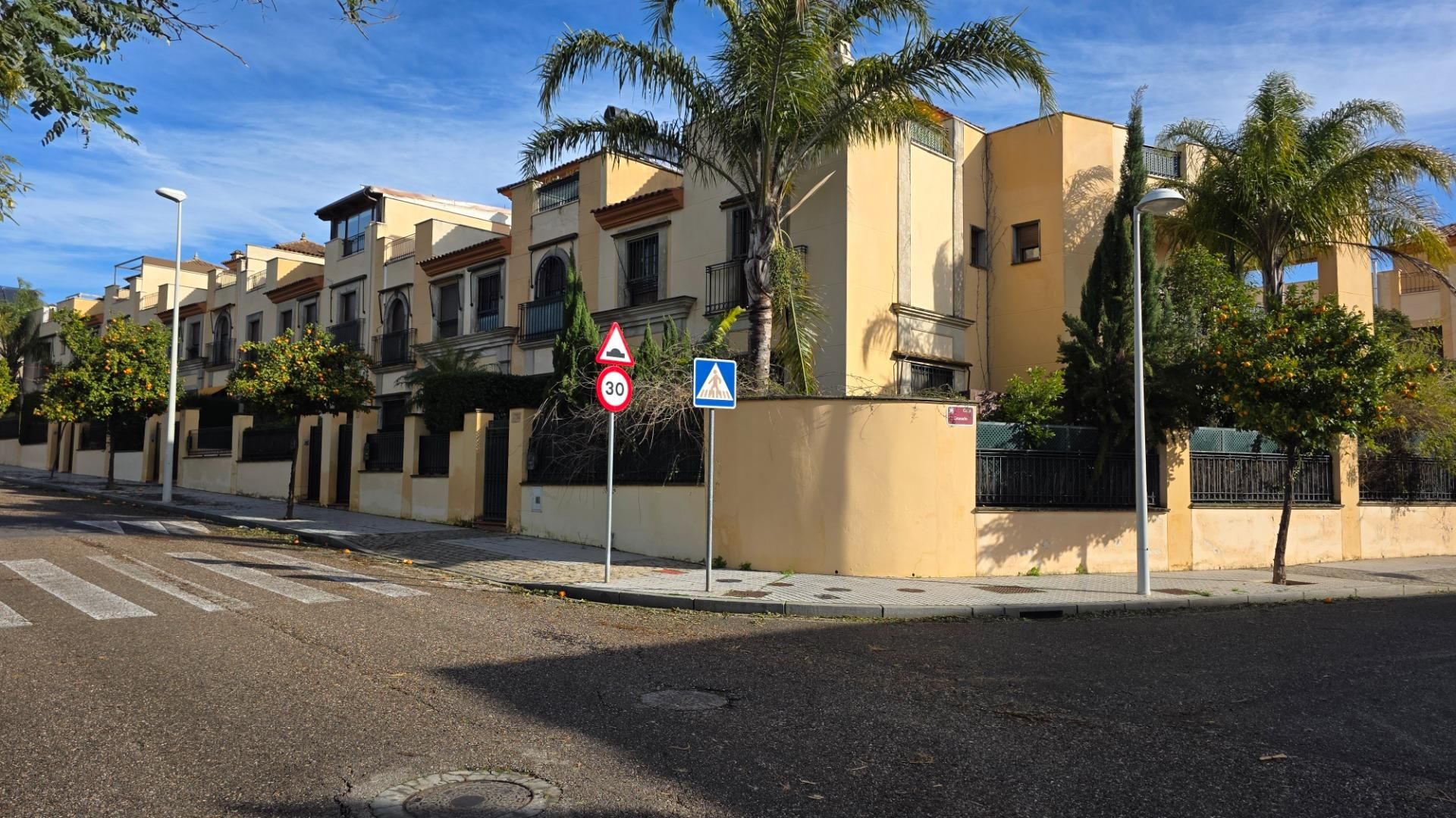 Exterior view of Single-family semi-detached for sale in  Córdoba Capital  with Air Conditioner, Heating and Private garden