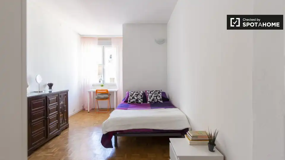Bedroom of Flat for rent in Madrid  with Air Conditioner, Heating and Furnished