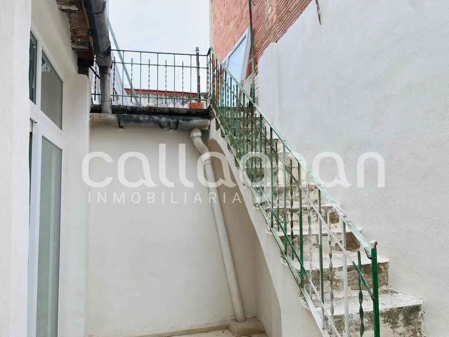 Vista exterior de Planta baja en venta en Burjassot con Terraza y Amueblado