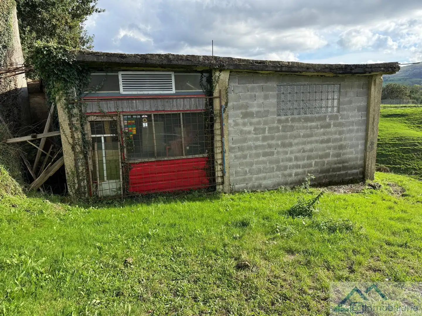 Exterior view of Industrial buildings for sale in Riotuerto