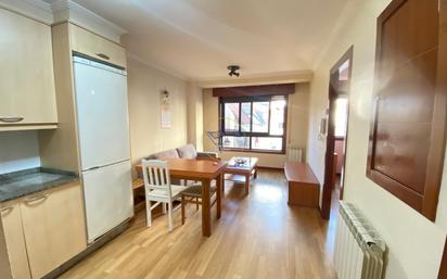 Sala d'estar de Apartament en venda en Vigo  amb Calefacció, Parquet i Traster