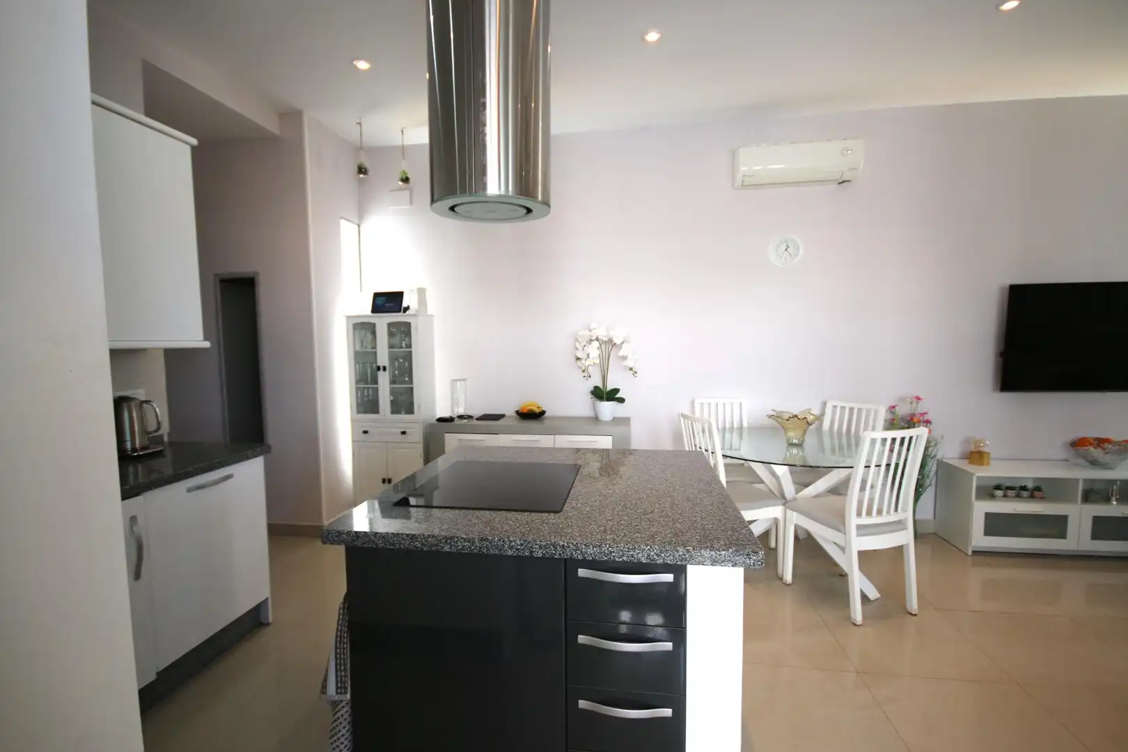 Cuina de Casa o xalet en venda en Ayamonte amb Aire condicionat, Piscina i Jacuzzi