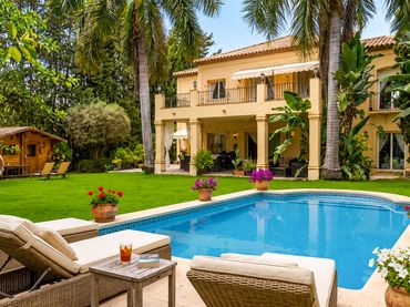 Casa amb balcó en venda a Nueva Andalucía