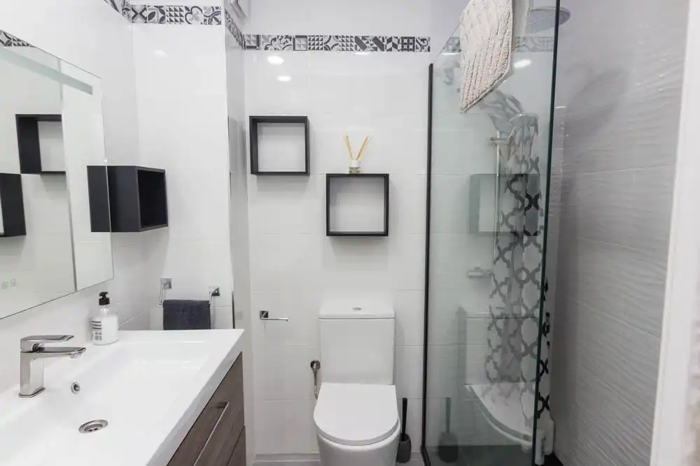 Bathroom of Flat for sale in Puerto Real  with Air Conditioner and Community pool