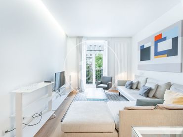 Appartamento con balcone in affitto a Calle de Génova