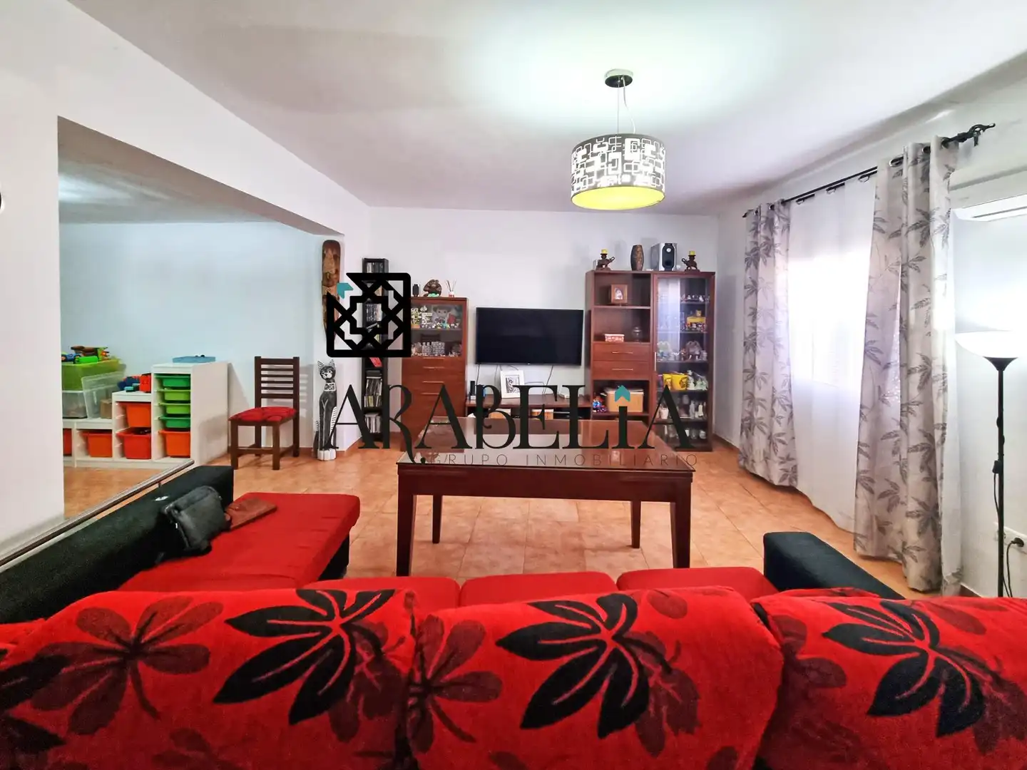 Sala d'estar de Casa o xalet en venda en Córdoba amb Aire condicionat, Calefacció i Terrassa