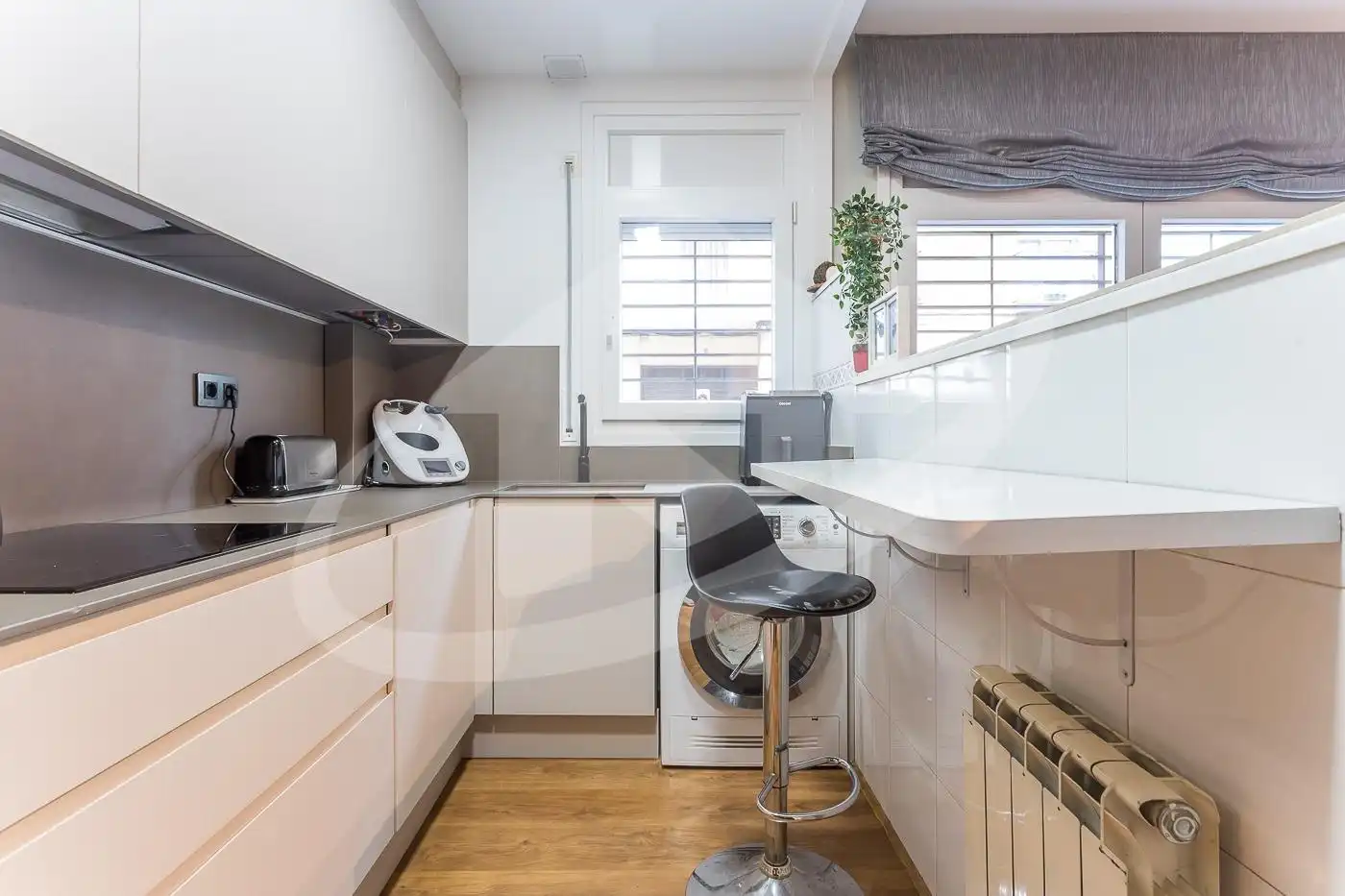 Küche von Wohnung zum Verkauf in Sabadell mit Parkett, Terrasse und Abstellraum