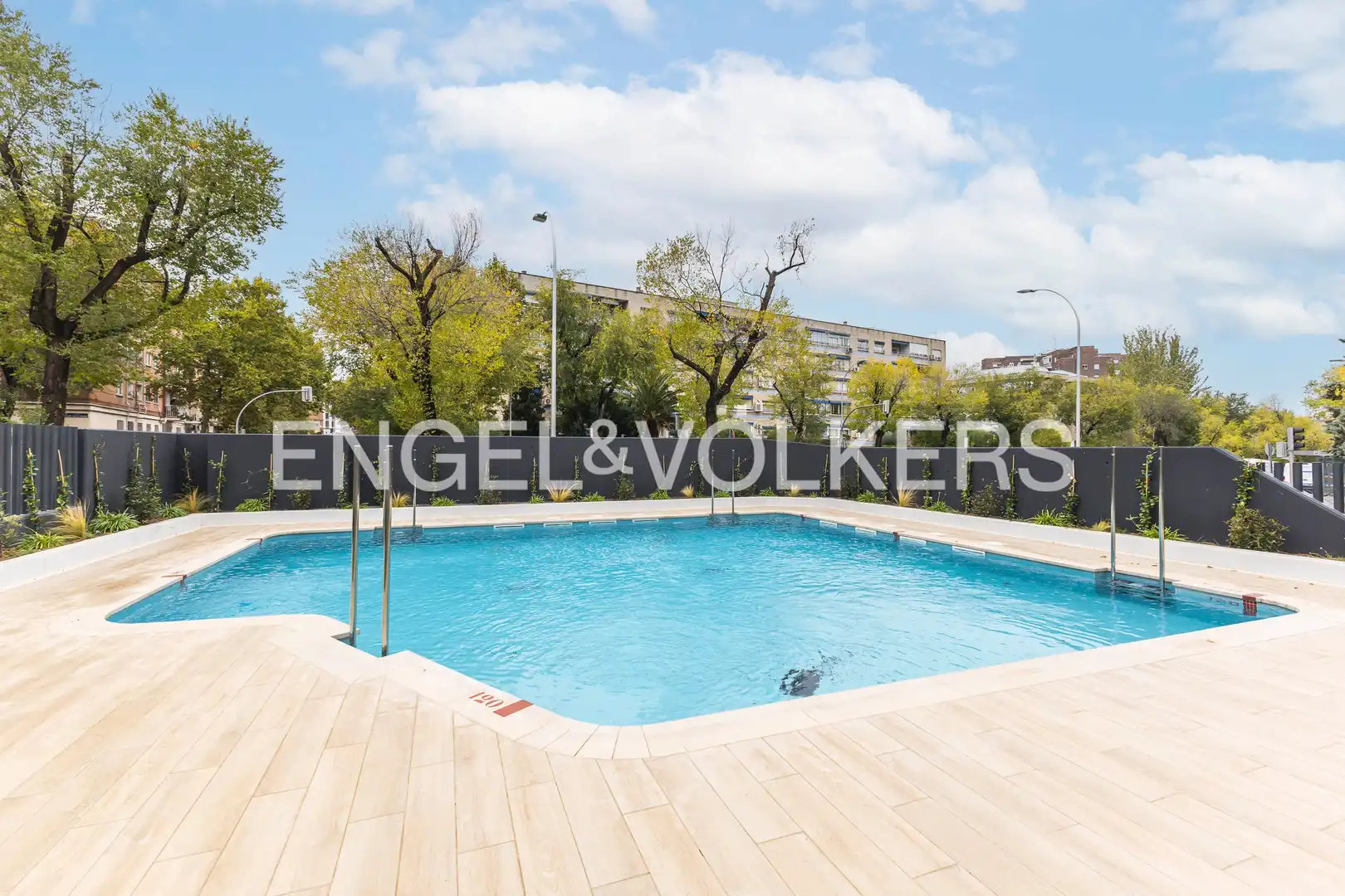 Piscina de Piso en venta en Madrid con Aire acondicionado, Calefacción y Trastero