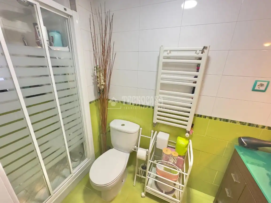 Bathroom of Flat for sale in Móstoles  with Air Conditioner, Heating and Terrace