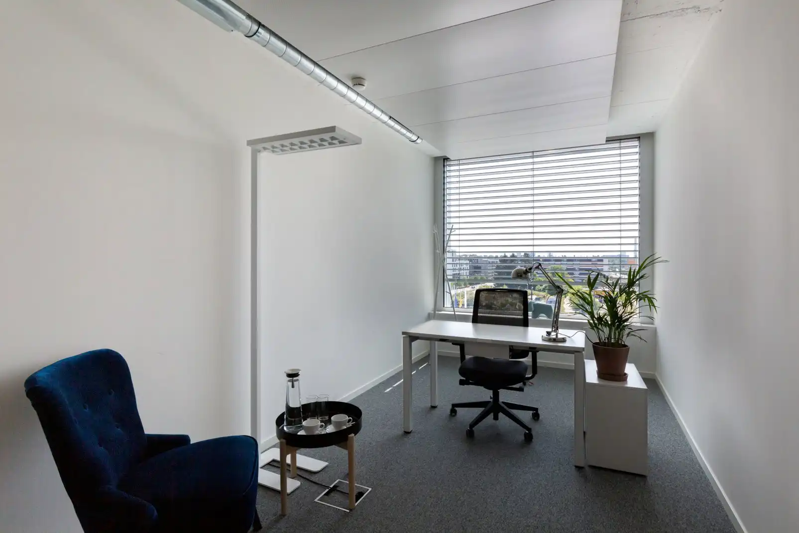 Büro zur Miete in La Moraleja mit Klimaanlage, Heizung und Möbliert