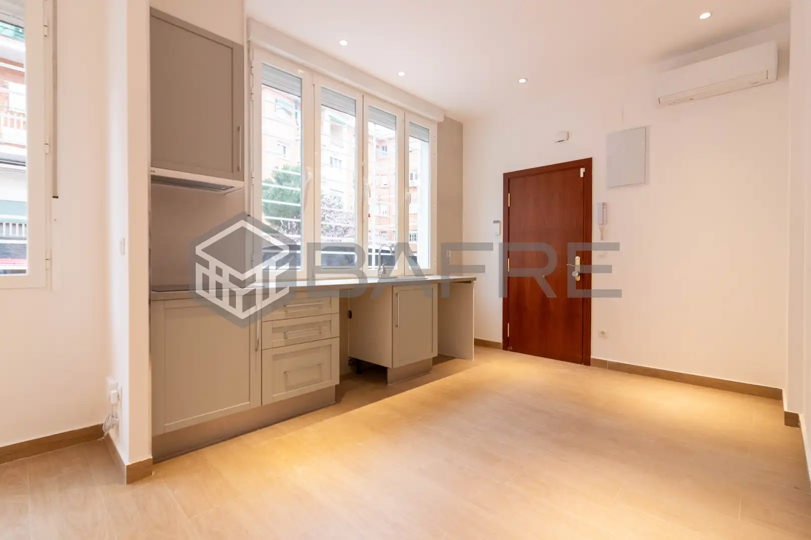Außenansicht von Wohnung zum Verkauf in Madrid mit Klimaanlage und Heizung