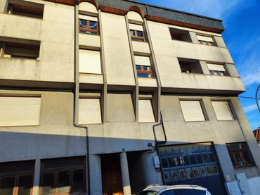 Flat for sale in C/ Almendralejo 43 1º- IZ