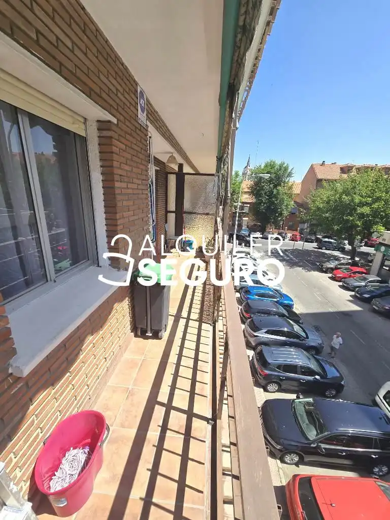 Vista exterior de Pis de lloguer en Alcalá de Henares amb Calefacció, Terrassa i Moblat
