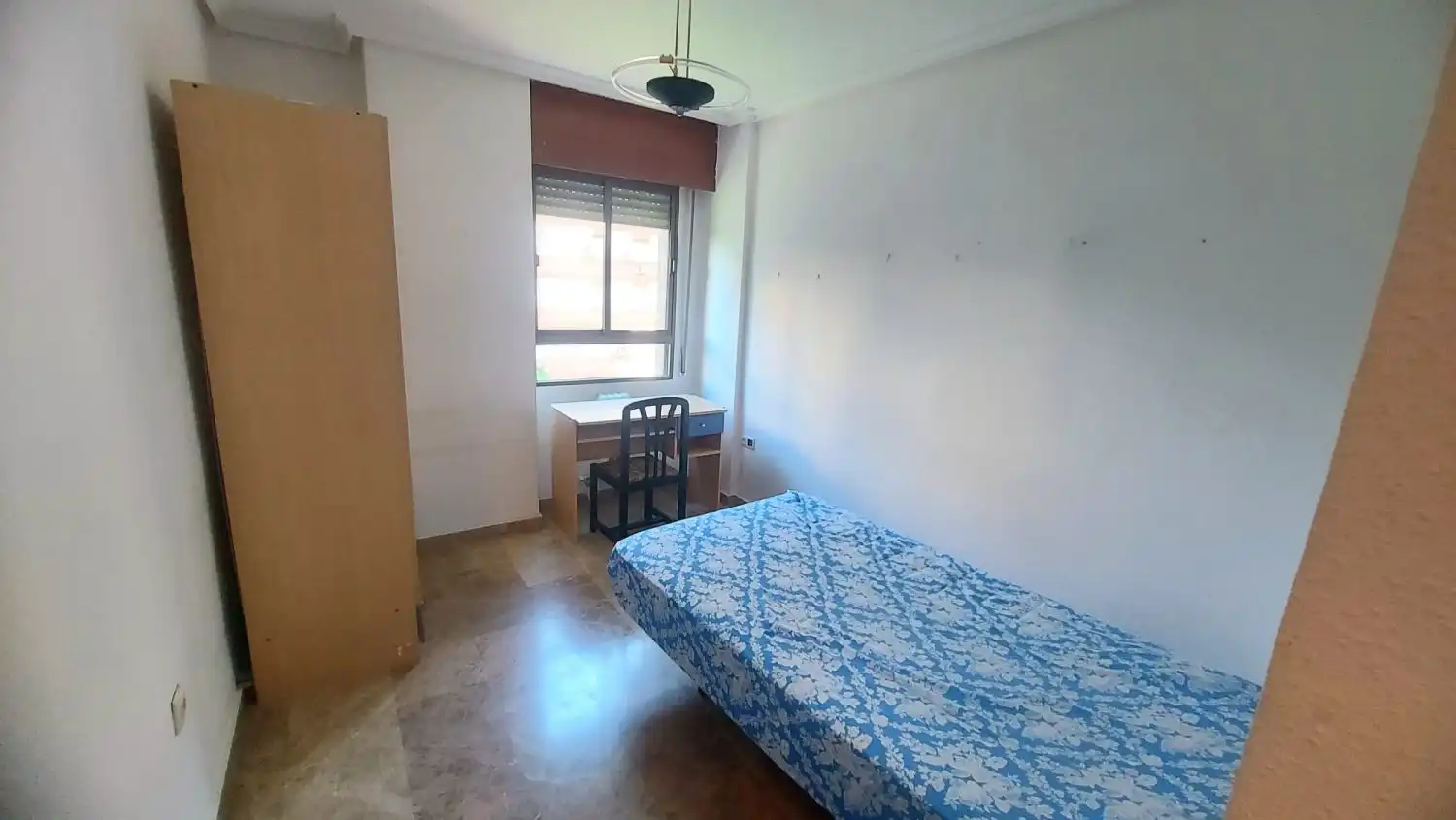 Habitación de Piso de alquiler en Jaén con Calefacción, Terraza y Amueblado