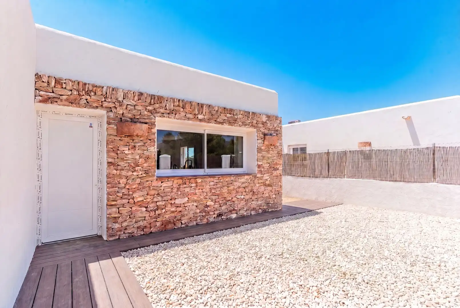 Außenansicht von Haus oder Chalet zum Verkauf in L'Ametlla de Mar  mit Klimaanlage, Heizung und Privatgarten