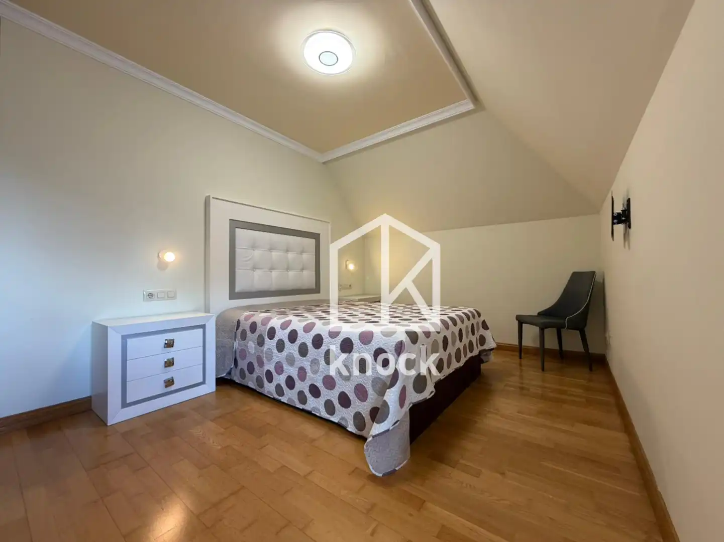 Habitación de Piso en venta en Oviedo  con Calefacción, Jardín privado y Trastero