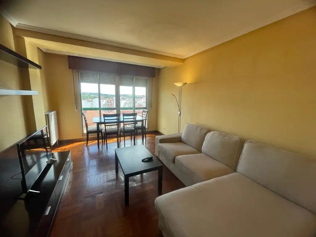Sala d'estar de Apartament de lloguer en Burgos amb Calefacció i Moblat