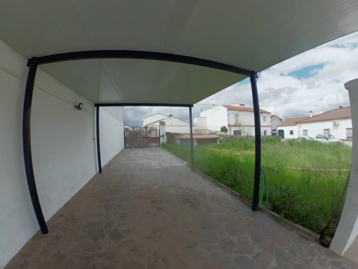 Aparcament de Casa o xalet en venda en Almadén de la Plata amb Aire condicionat, Calefacció i Jardí privat