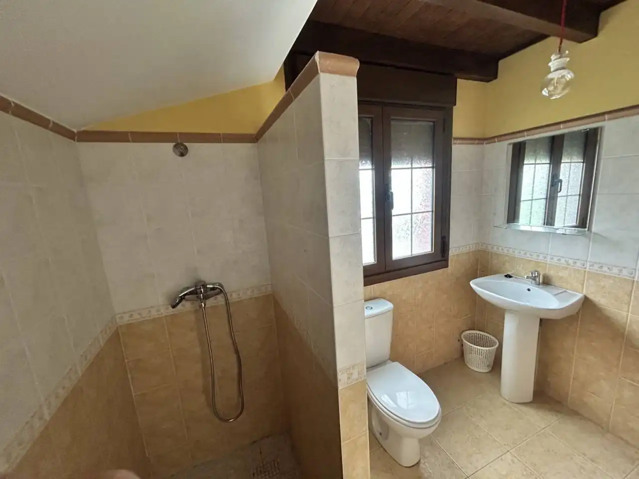 Badezimmer von Haus oder Chalet zum Verkauf in Llanes mit Heizung, Privatgarten und Terrasse