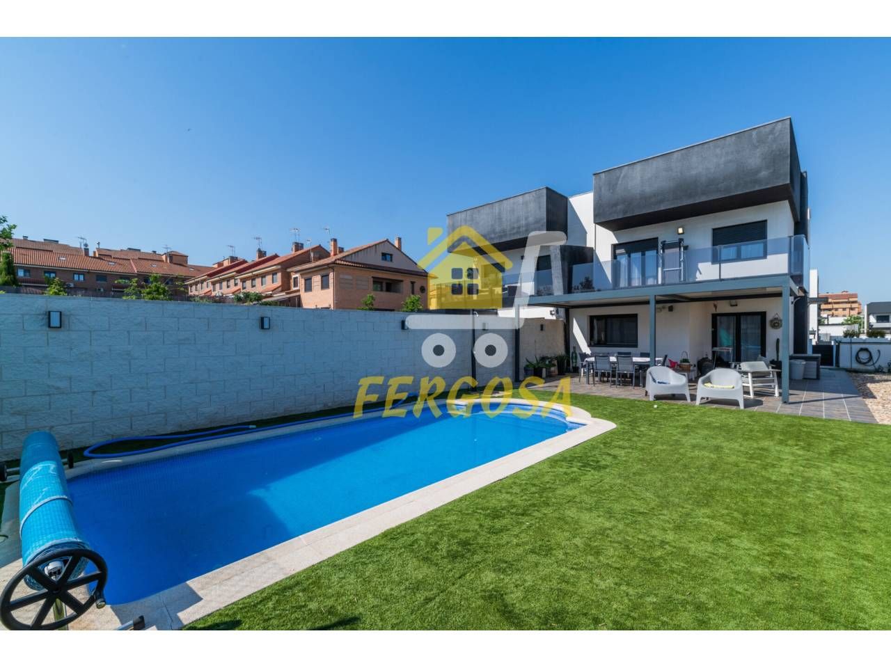 Swimming pool of Single-family semi-detached for sale in Navalcarnero  with Air Conditioner, Heating and Private garden