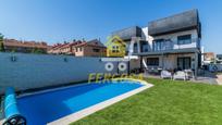Swimming pool of Single-family semi-detached for sale in Navalcarnero  with Air Conditioner, Heating and Private garden