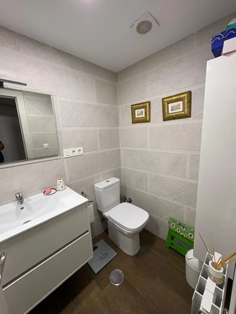 Bathroom of Flat for rent in Granada  with Air Conditioner, Heating and Furnished