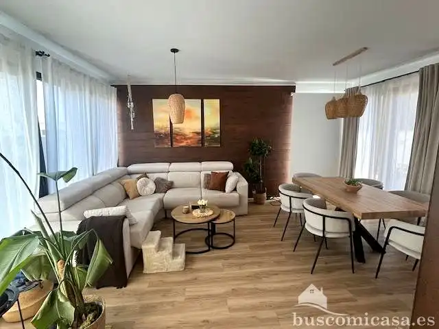 Sala d'estar de Casa o xalet en venda en Linares amb Jardí privat, Terrassa i Piscina