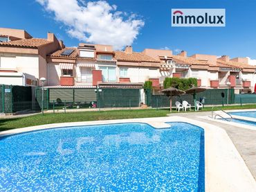 Maison mitoyenne avec piscine à vendre à Avenida Locutor Vicente Hipólito