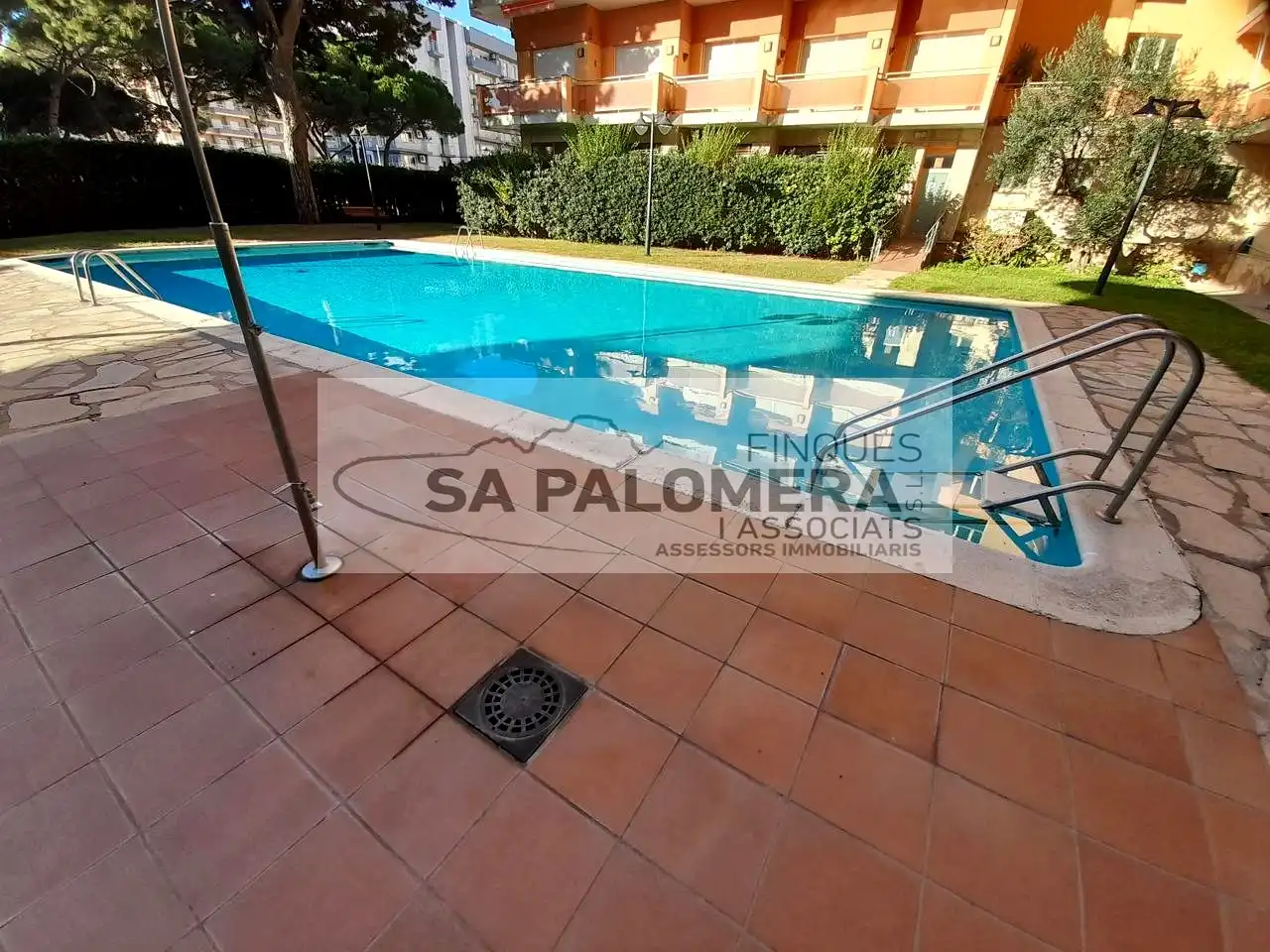 Piscina de Pis en venda en Blanes amb Calefacció, Parquet i Balcó