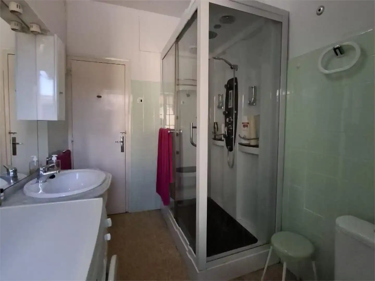 Baño de Piso en venta en Bustillo del Páramo con Parquet, Trastero y Amueblado
