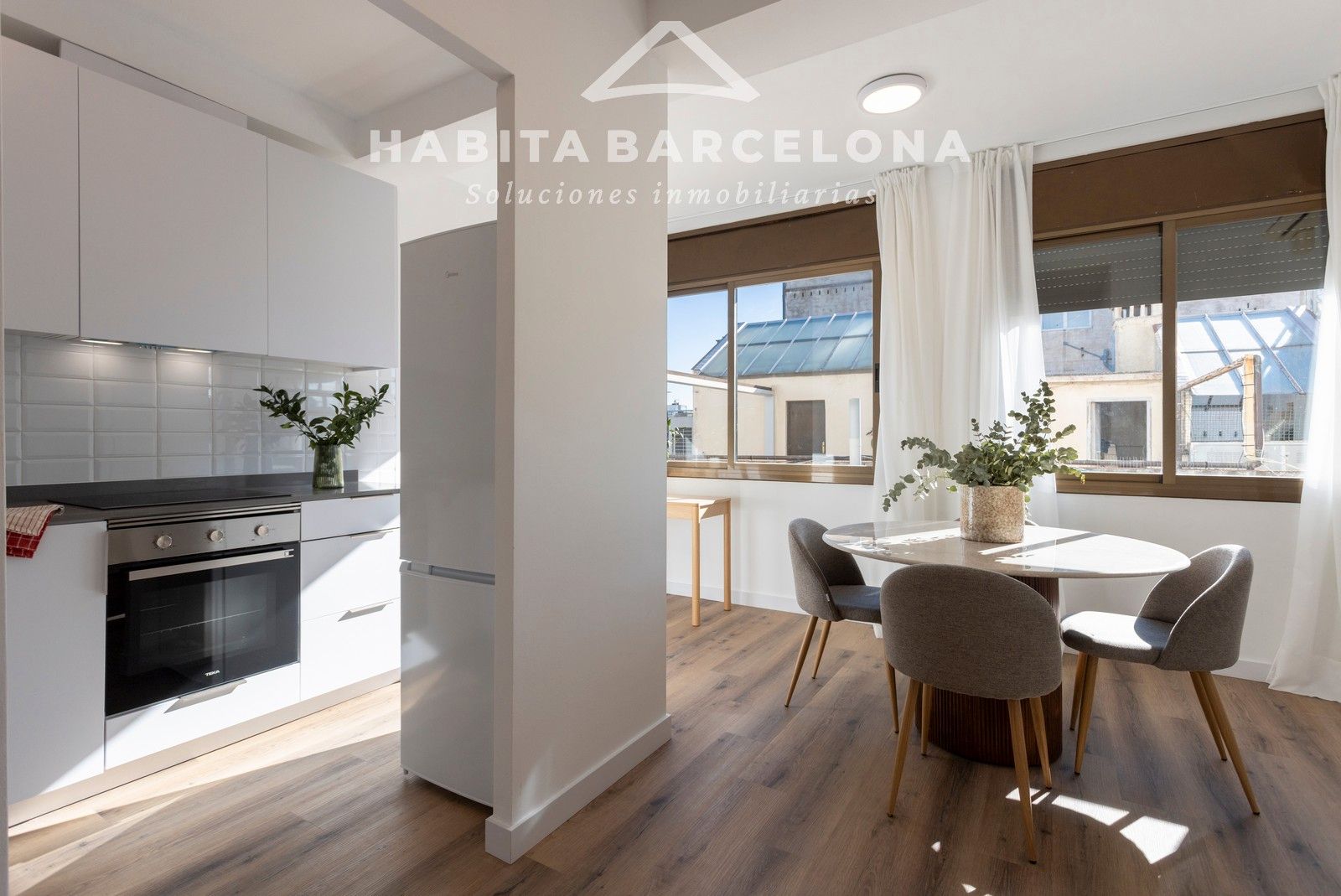 Cuina de Pis de lloguer en  Barcelona Capital amb Aire condicionat, Calefacció i Parquet